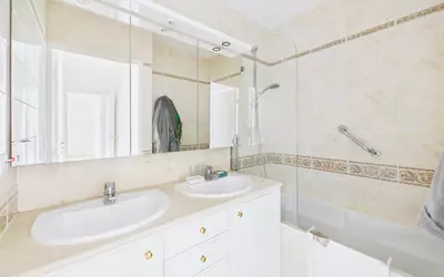 Appartement 3 pièces 84 m² · à Les Lilas · 84 m² · 680 000 €
