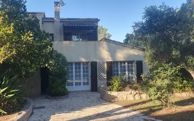 Fréjus (83600)