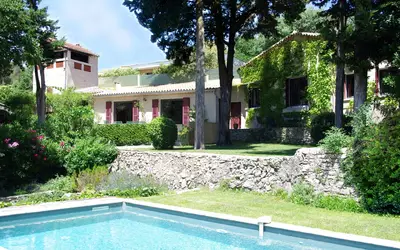 Nîmes (30000)