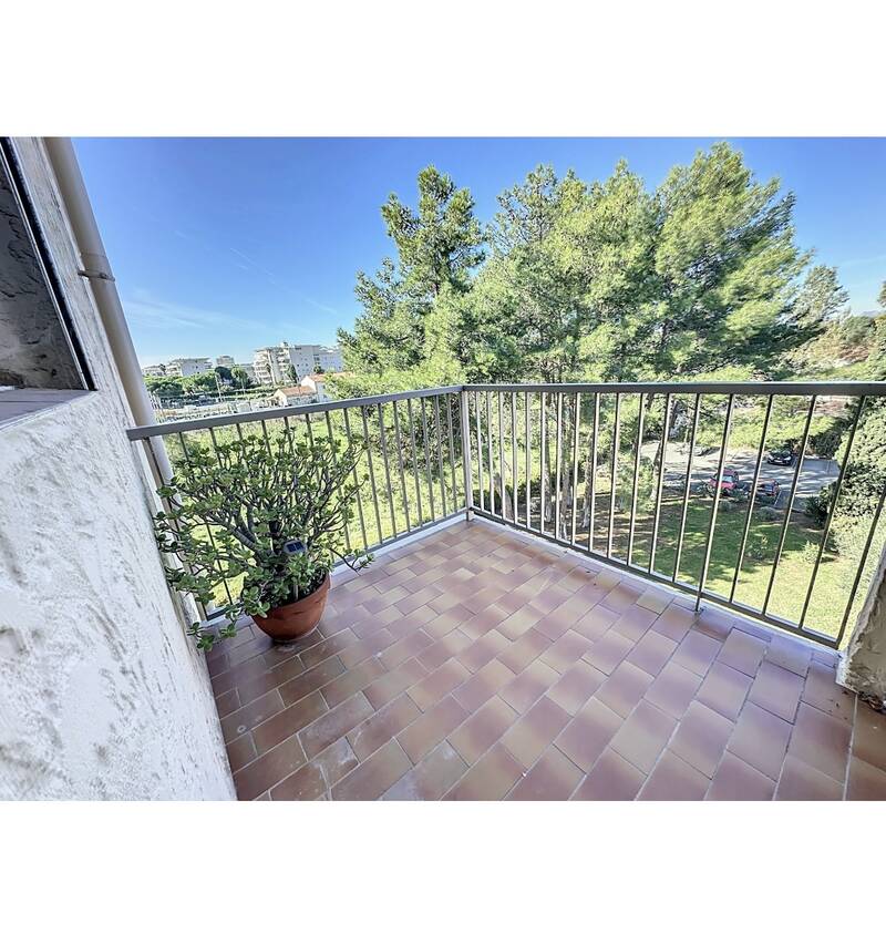 Fréjus (83600)