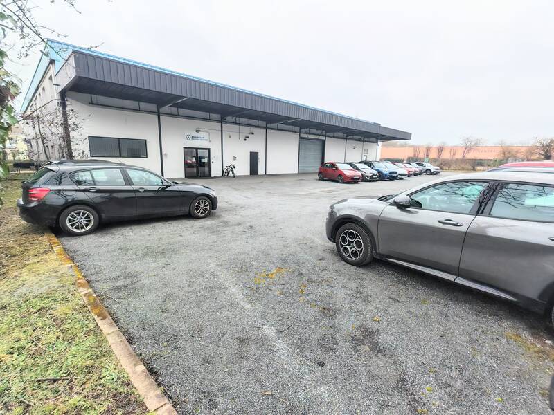 D'activité De 2600M² Vendu Loué