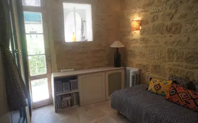 Uzès (30700)