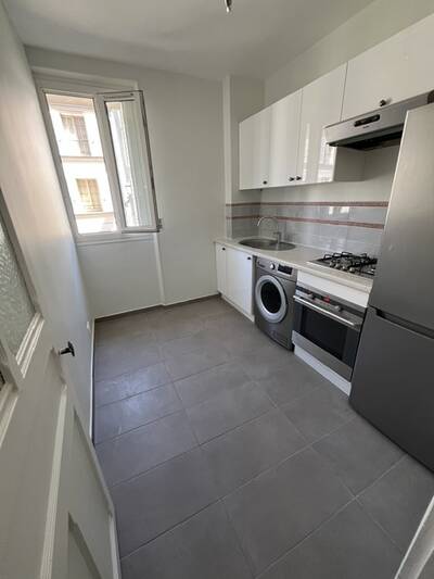 Location appartement studio Paris 18e