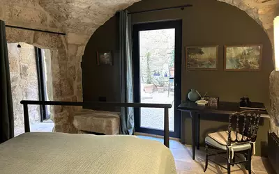 Uzès (30700)
