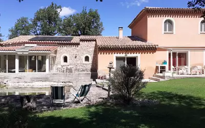 Venasque (84210) 15 Km L'isle-Sur-La-Sorgue