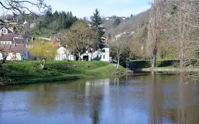 Un Bijou À La Campagne A 40 Kms De Gueret Dans Un Village Authentique.
