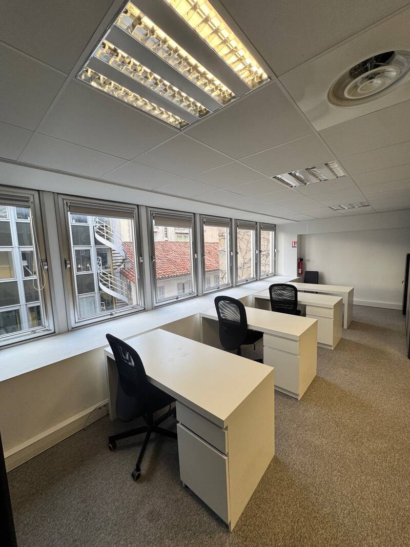 Bureaux, local professionnel Marseille 6E (13006) - 127&nbsp;m² - 31.600&nbsp;&euro;