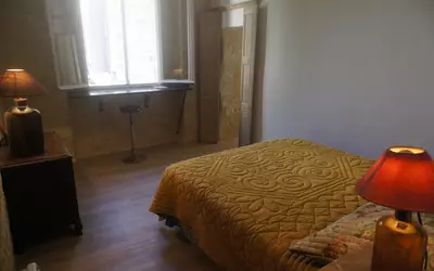 Uzès (30700)
