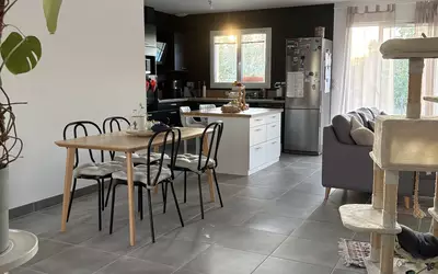 Bourg (33710)