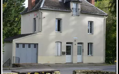 Un Bijou À La Campagne A 40 Kms De Gueret Dans Un Village Authentique.