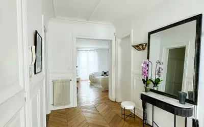 Paris 8E