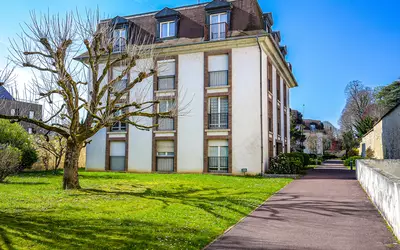 Fontainebleau (77300)