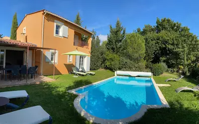 Saint-Saturnin-Lès-Apt- Près Du Village De Gordes-