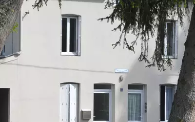 Un Bijou À La Campagne A 40 Kms De Gueret Dans Un Village Authentique.