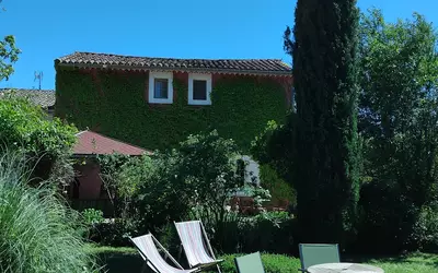 Roussillon (84220)