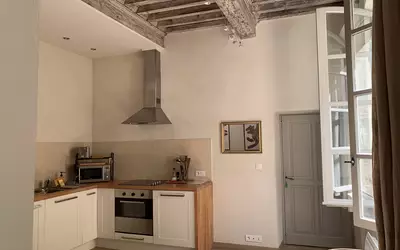 Uzès (30700)