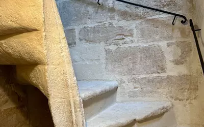 Uzès (30700)