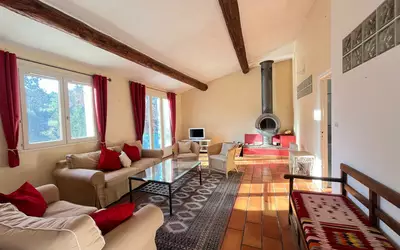 Roussillon (84220)