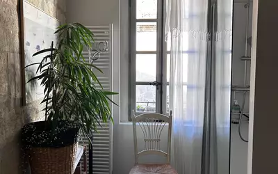 Uzès (30700)