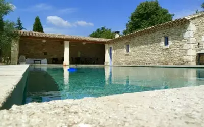 Uzès (30700)