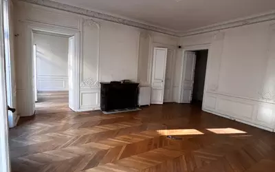 Paris 8E