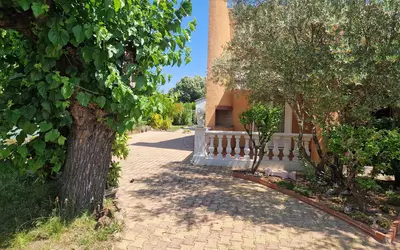 Laroque (34190)