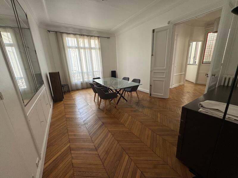 Paris 8E