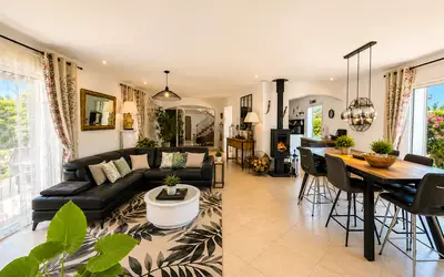 Fréjus (83600)