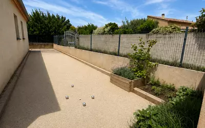 Uzès (30700)