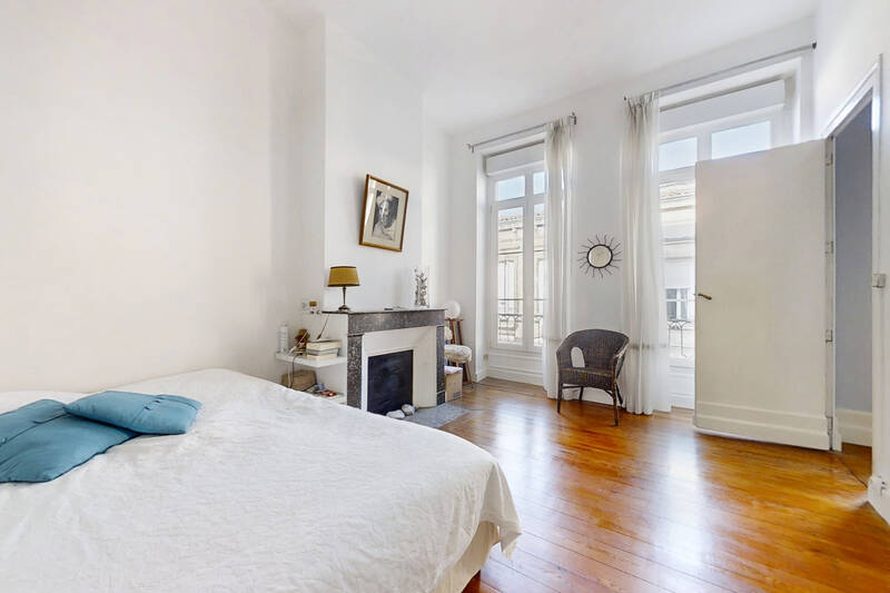 Bel Immeuble Avec Balcon