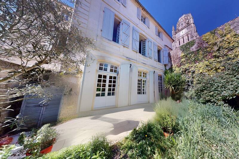 Avec Terrasse Et Jardin