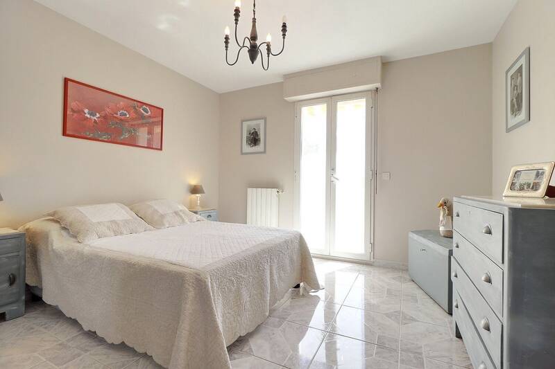 Opio (06650)