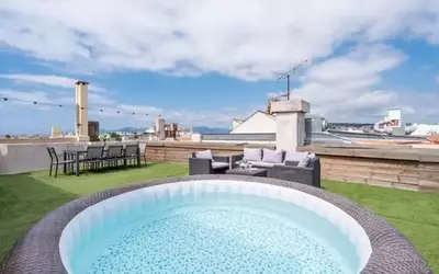 Avec 190M2 De Terrasses, Cannes