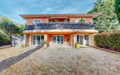 Fréjus (83600)