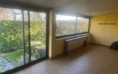 - Un Lot De 2 Maisons