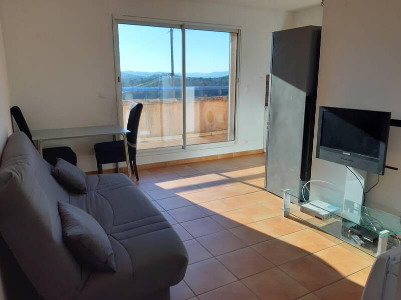 Comprenant 3 Appartements Loués Sainte-Anastasie-Sur-Issole (83136)