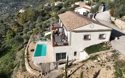 Fayence -Piscine-Vue Mer