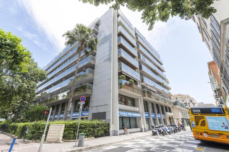Bureaux, local professionnel Nice - 8&nbsp;m² - 240&nbsp;&euro;