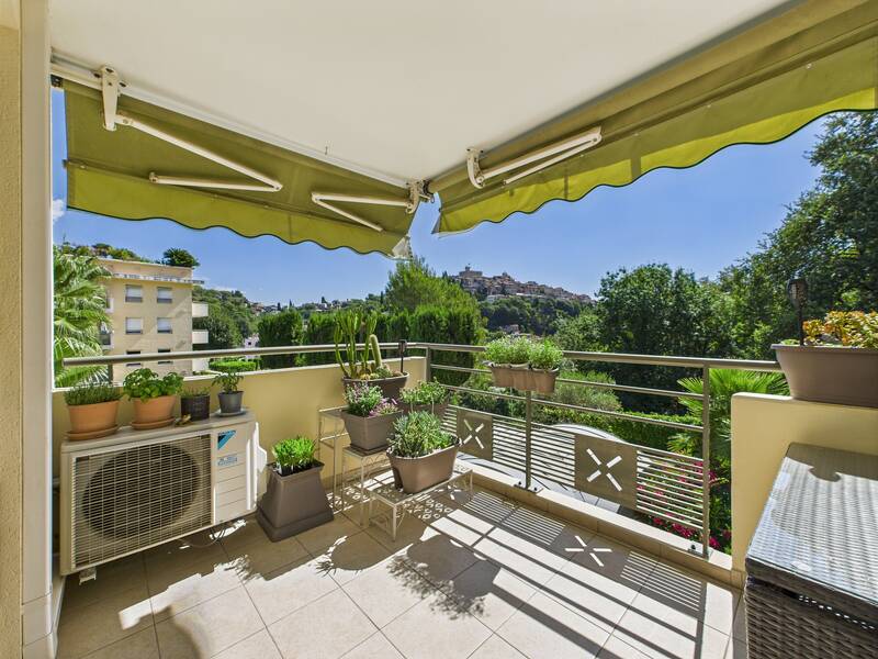 Avec Piscine Et Vue Dégagée