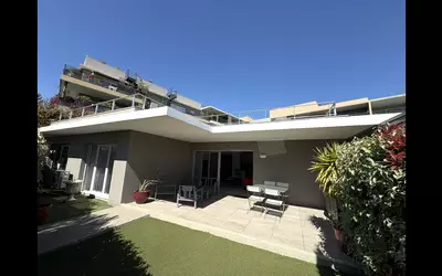 Fréjus (83600)
