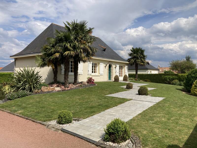 Doué-La-Fontaine (49700)