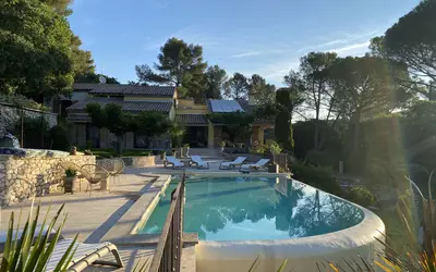 Nîmes (30000)