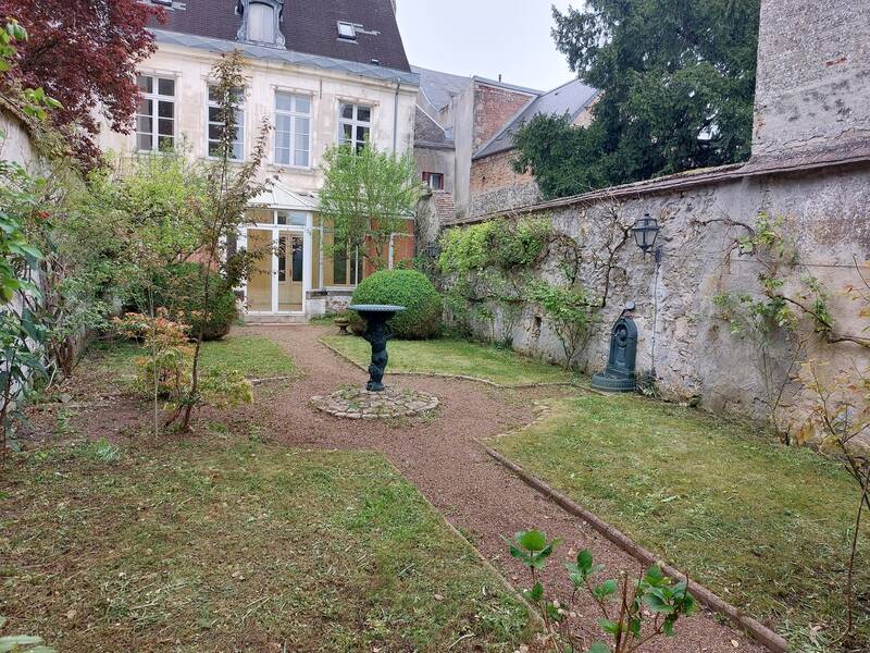 Laon (02000)