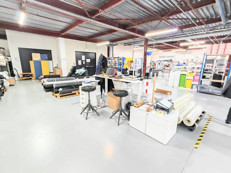 D'activité De 2600M² Vendu Loué