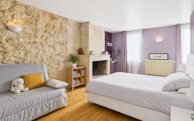 Maison 5 pièces 198 m² · à Familiale en Pierre Rénovée Laruscade · 198 m² · 240 000 €