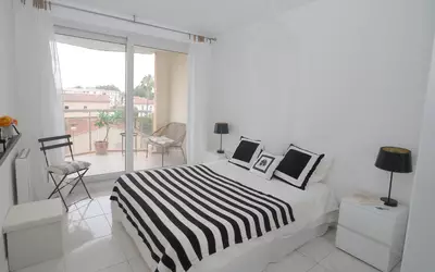 Fréjus (83600)