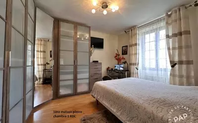 - Un Lot De 2 Maisons