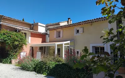 Roussillon (84220)