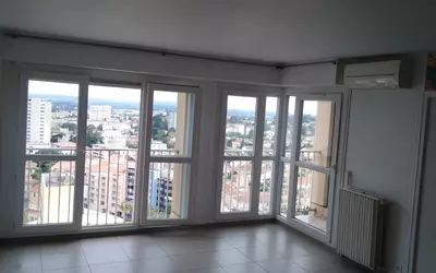 Nîmes (30000)