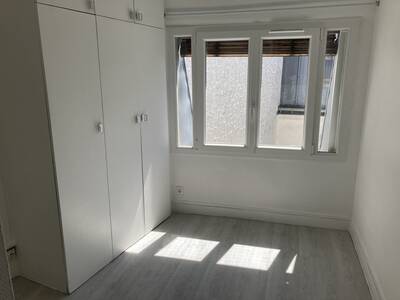 Location appartement studio Paris 7e